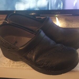 Dansko Black Embossed Women's Mules